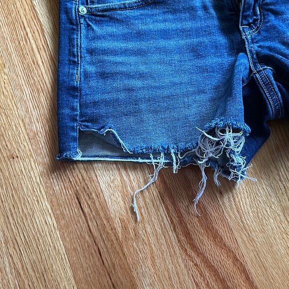 American Eagle women’s midi shorts (4 inch) size 6 distressed - Picture 3 of 6